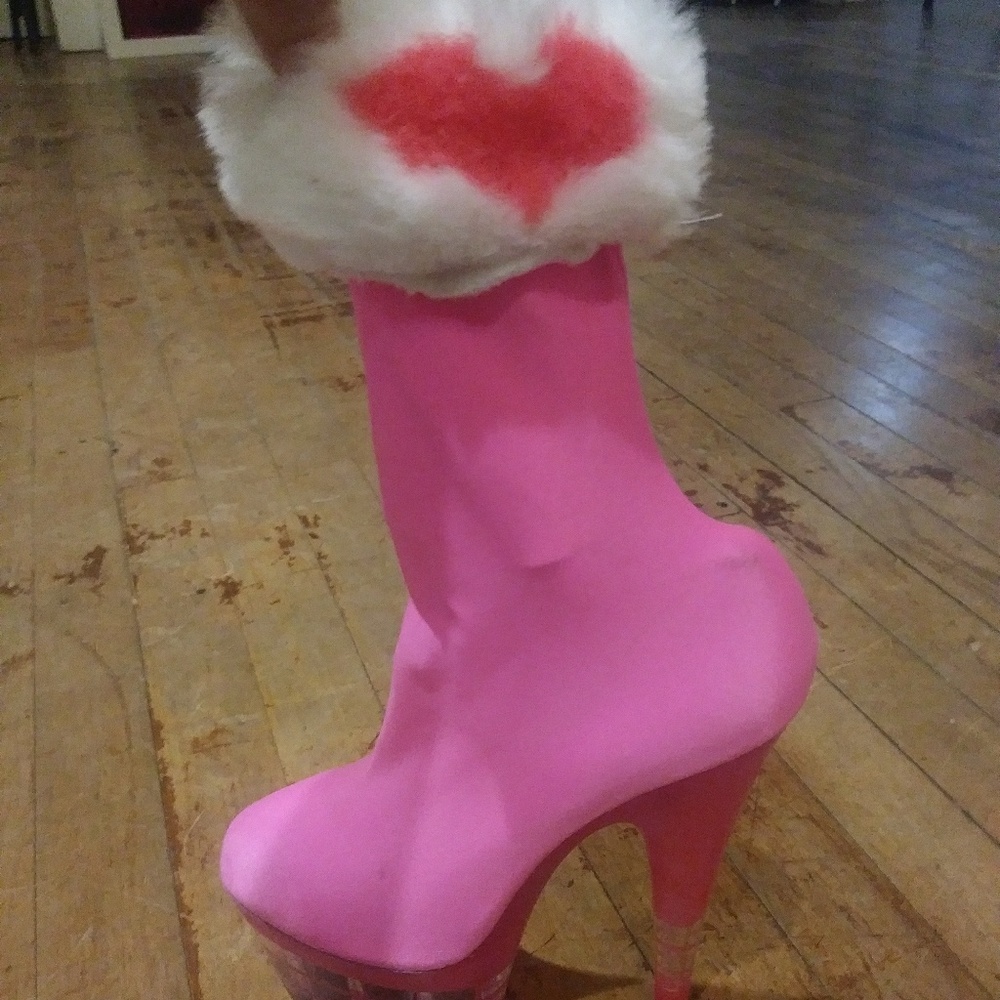 Karo's heels - Picture 2 of 3